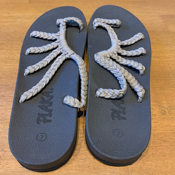 Plaka Sandals - Picture 6 of 7